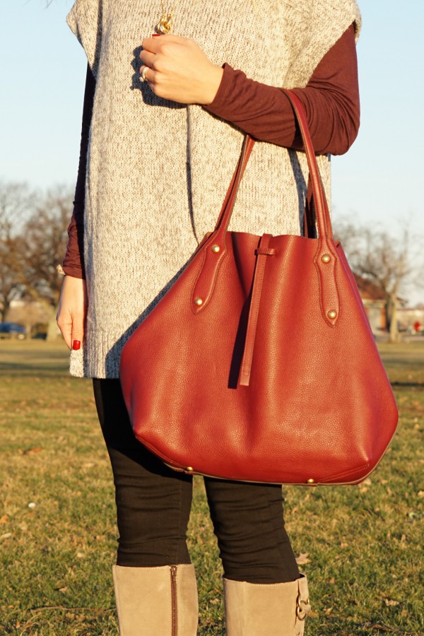 Poncho style & the perfect everyday bag (comes in lots of colors) on DailyKaty.com